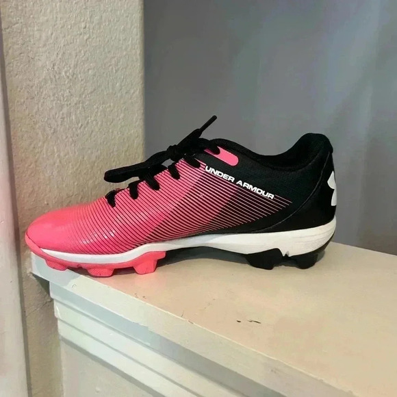 Under Armour Boys Leadoff Low RM 1297316-002 Pink Baseball Cleats Shoes Size 3Y - Picture 3 of 11